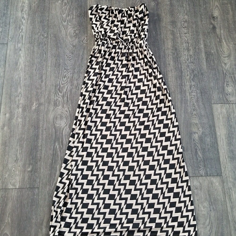 Three Pink HeartsTan Black Halter Maxi Dress sm - Picture 5 of 6